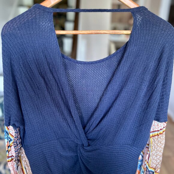7th Ray Navy Waffle Top w/ Contrasting Pattern Sleeve and Open Twist Back Sz M-L - Picture 7 of 11